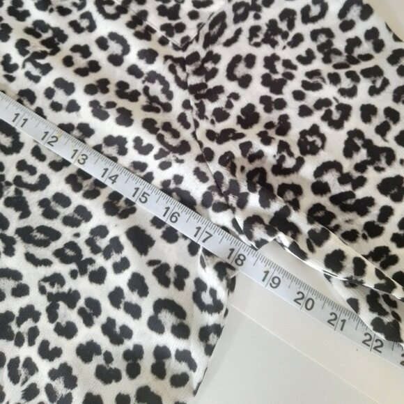 ! NEW ! Ann Taylor Animal Print Long Sleeve Blouse Size XS - Picture 6 of 9
